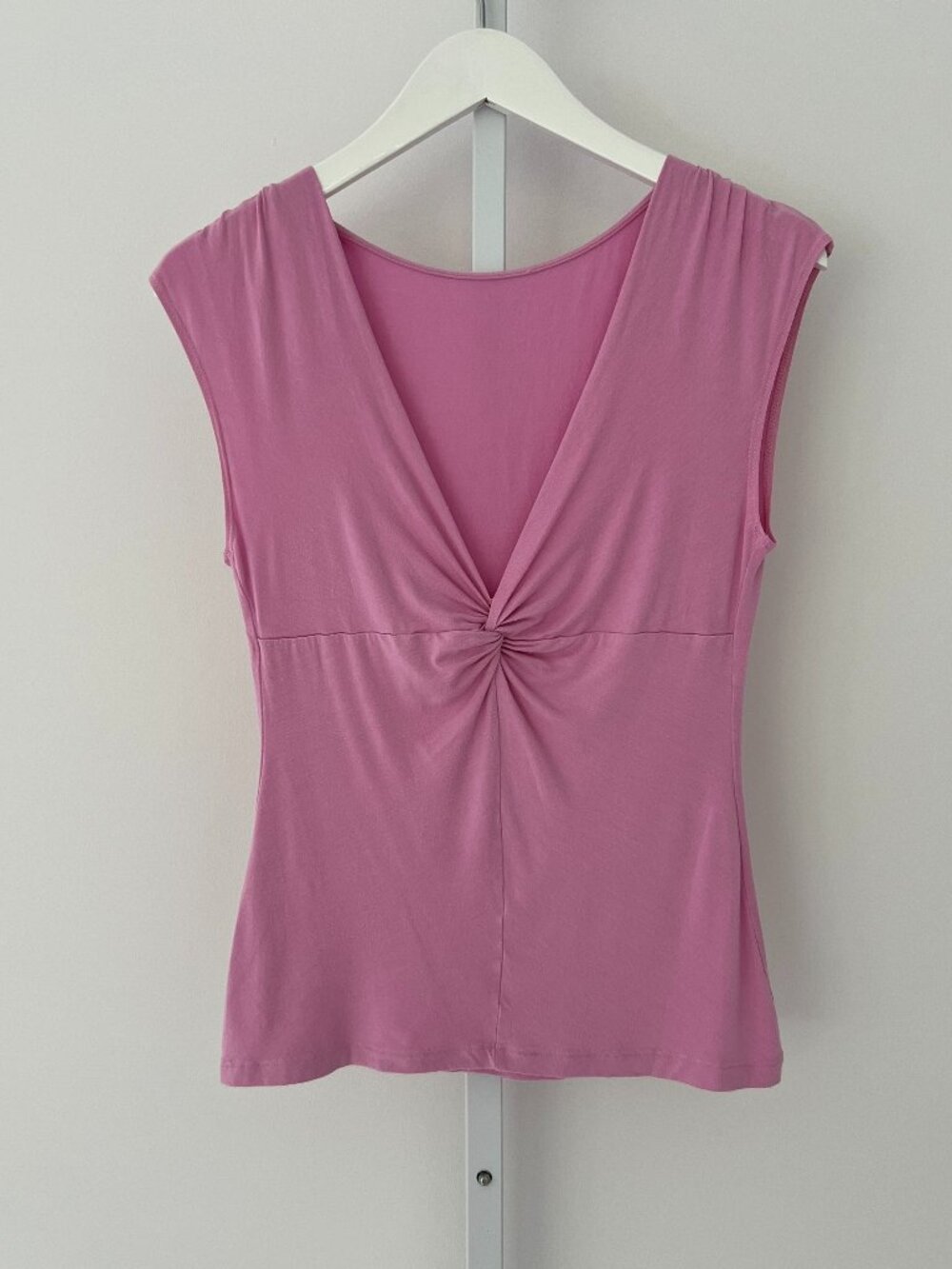 THEORY PINK SLEEVELESS VNECK TOP SIZE SMALL